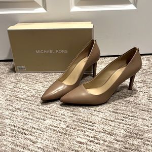 Michael Michael Kors leather pumps size 9.5